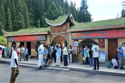 暑期黃龍景區牟尼溝二道海迎旅游高峰，精細化管理與服務保障游客體驗